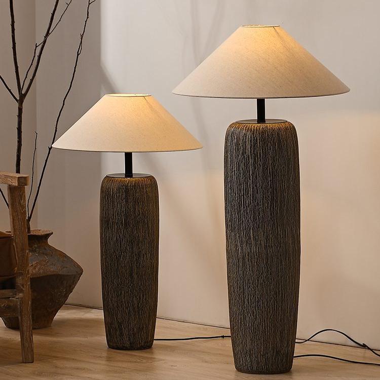 RustiqueLumière - Lampe de Sol en Bois Érodé